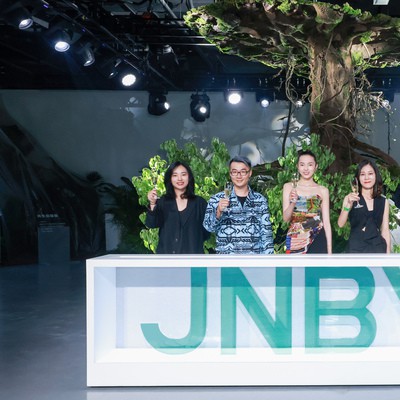 JNBY 2021“共生温室”快闪创意展开幕仪式启幕