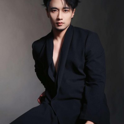 戏剧与潮流共生：青年演员张靖泽的时尚本真之路