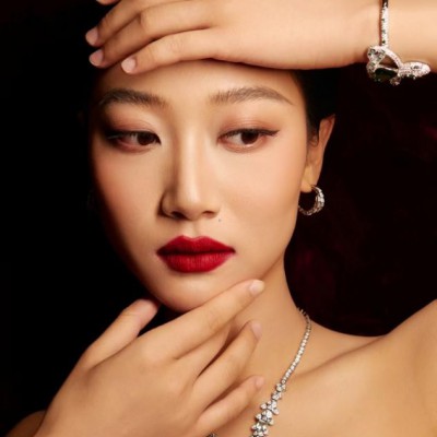 初生之锐：青年演员李昕忆的无界女性力量时尚表达